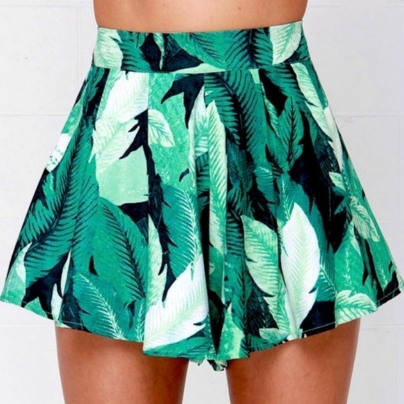 Lulus Leaf It To Me Tropical Green High Waist Shorts Size S - Picture 2 of 6